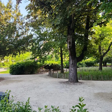 Familiale Face Au Square Arbore Enghien-les-Bains